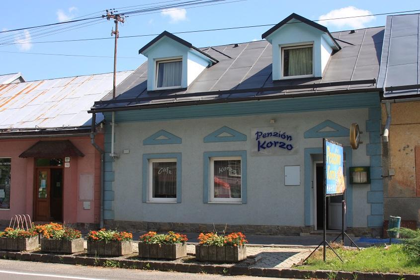 Hotel Penzion Korzo à Spisska Stara Ves Extérieur photo